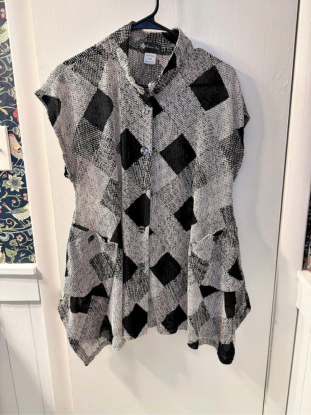 Damee, Inc. Geometric Tunic in Black & White Size Small